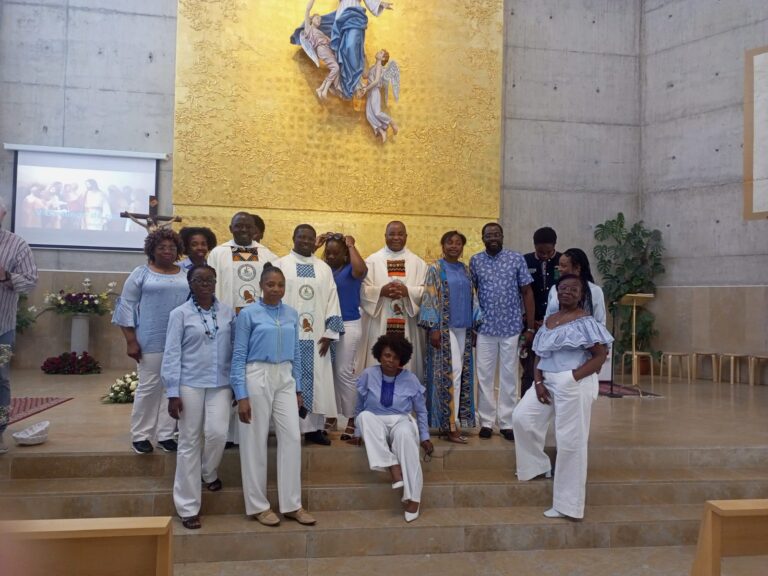 Misa Africana presidida por el Padre Jean Mari VIANNEY